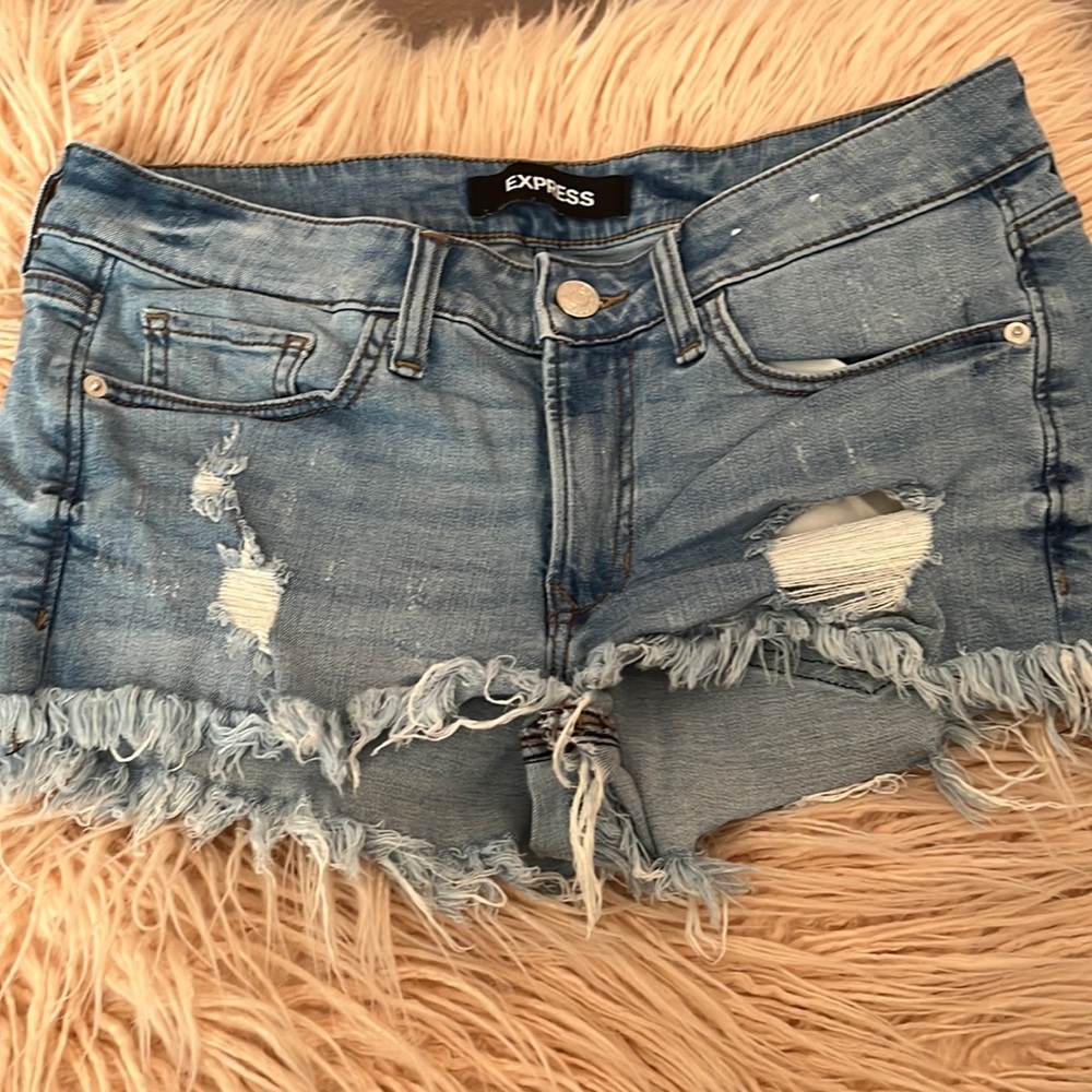 Trendy jean shorts with holes and rips